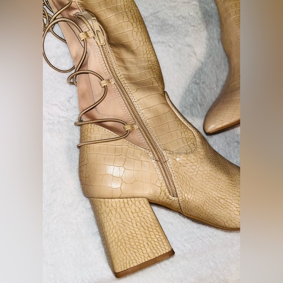 Tan Knee-High Lace-Up Boots sz 9 NEW - Picture 2 of 10